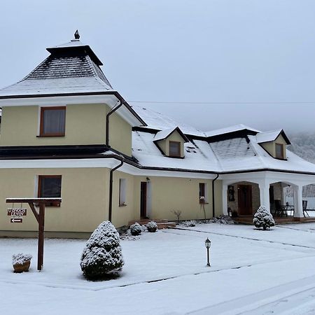 Penzion U Dvoch Levov اورافسكي بودزاموك المظهر الخارجي الصورة